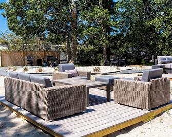 Endless Coast, A Boutique Hotel - Wellfleet - Patio