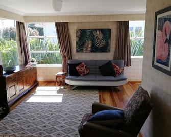 Super Central Cosy Greytown House with Garage - Greytown - Living room