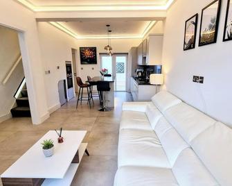 Surbiton Luxury Garden House 19 - Surbiton - Salon