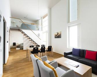 Aalto Inn - Espoo - Wohnzimmer