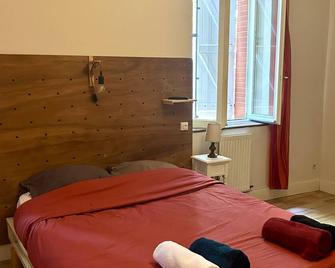 Chambres à Louer Face au Parc de la Marquise - L'Isle-Jourdain - Chambre