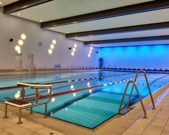 Hotel Oversum Winterberg Ski- und Vital Resort - وينتربرغ - حوض السباحة