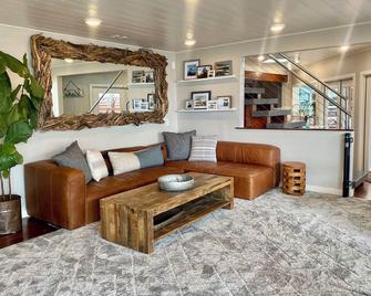 Lake Stevens Lake Front Retreat- family friendly - Lake Stevens - Sala de estar