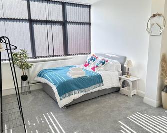 Dudley Delightful Apartment with 2 Bedrooms - Dudley - Bedroom