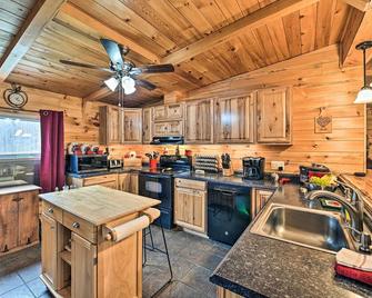 Otego Home with Hot Tub Near All Star Village! - Oneonta - Keuken