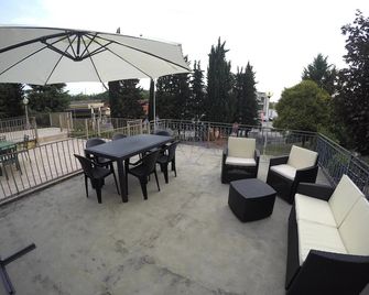 新卡密爾沛德爾佐利飯店 - 佩斯基耶拉德加達 - 陽台