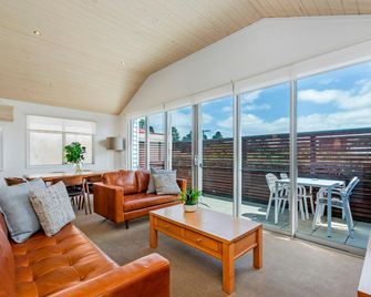 The Victoria Apartments - Port Fairy - Living room