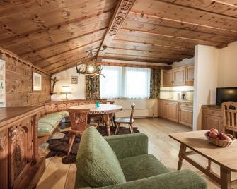 Aurora Appartements inklusive freiem Thermeneintritt - Bad Hofgastein - Wohnzimmer