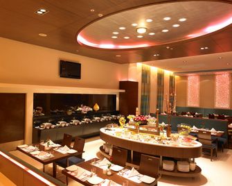 Royal Orchid Central, Pune - פון - מסעדה