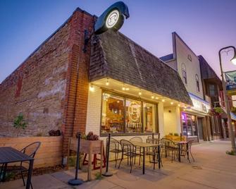 Heart of Prescott | Fireplace | Steps to Dining & Shops - Prescott - Restaurant