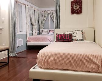 Mystayla - Los Angeles - Bedroom