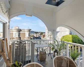 Contemporary Victorian Charm in Pacific Heights - San Francisco - Balcón
