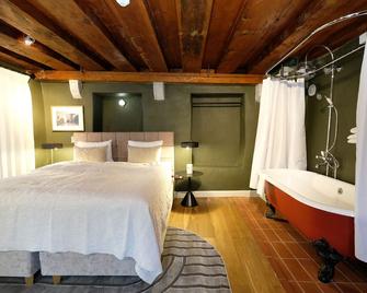 The Three Sisters Boutique Hotel - Tallinn - Bedroom