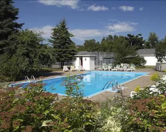 Hôtel Au Petit Berger - La Malbaie - Bể bơi