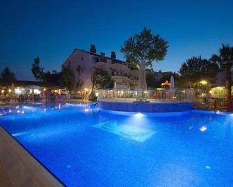 Irem Garden Hotel & Apartments - Side - Pool