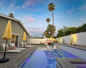 NEW! Arroyo Villa - Private retreat with Mountain Views - Palm Springs - Piscina