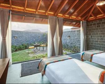 Viveda Wellness Resort - Nashik - Bedroom