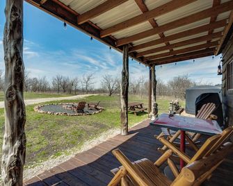 Frontier Cabin - Star Gazing - Pet Friendly - Italy - Patio