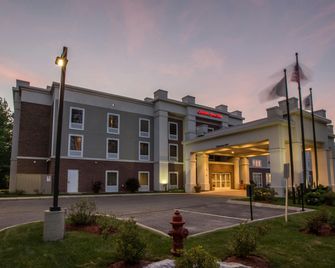 Hampton Inn & Suites Berkshires-Lenox - Lenox - Edificio