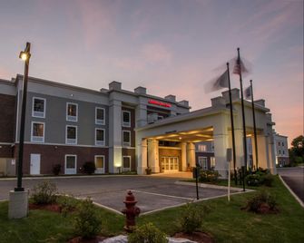 Hampton Inn & Suites Berkshires-Lenox - Lenox - Building