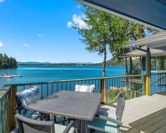 Incredible Waterfront Lakehouse on Liberty Lake - Liberty Lake - Balcony