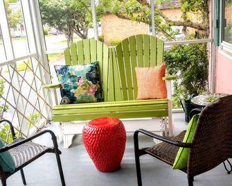 Adorable Cottage In The Heart Of The Old Beach Area, Close To The Boardwalk. - Virginia Beach - Patio