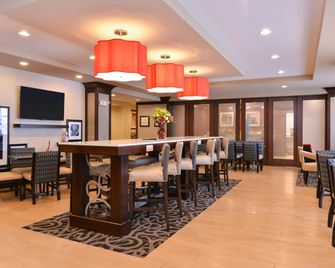 Hampton Inn Potsdam - Potsdam - Bar