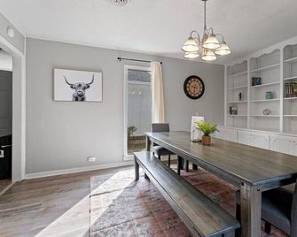Welcome to Woodbridge - Montgomery - Dining room