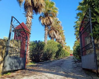Cortijo Mazuecos by SharingCo - Lora del Río - Vista del exterior