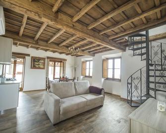 B&B Locanda Cistercense - Tobia - Living room