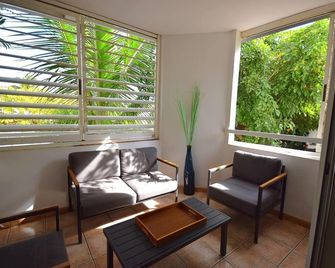 Charming little T2 downtown St-Gilles les bains - Saint Gilles Les Bains - Balkon