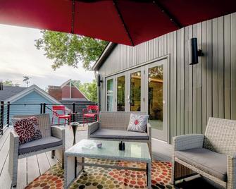Charlotte Cityscape Studio, Huge Deck, Stunning View - Charlotte - Patio