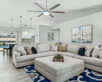 Floridays - Lake Placid - Living room