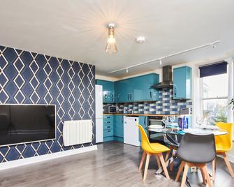 Whitby Bridge Luxury Apartments - Whitby - Lounge
