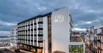 Neat Hotel Avenida - Ponta Delgada - Building