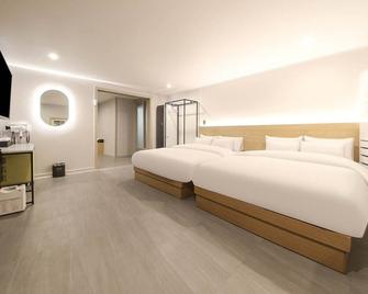 Number 25 Hotel Sangdong - Mokpo - Schlafzimmer