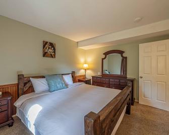 Semi-Secluded Lodge Style: King Bed, Garage, Laundry, Wifi - Anchorage - Habitación