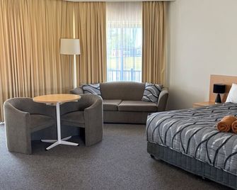 Golden Guitar Motor Inn - טמוורת'