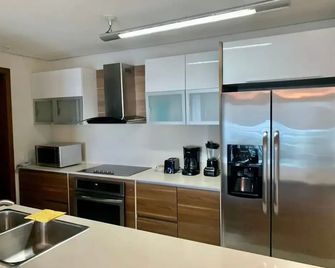 Silver View Park I 2 Bedroom Apt in Costa del Este - Panama City - Kitchen
