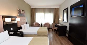 Howard Johnson by Wyndham Ezeiza Convention Center - Ezeiza - Bedroom