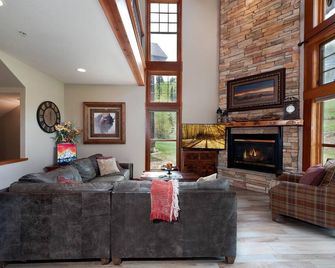 Luxury Elkpoint Townhome - True Ski in/Ski Out - Best Location (End Unit) - Rico - Sala de estar