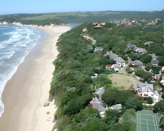 Crawfords Beach Lodge - Cintsa - Building
