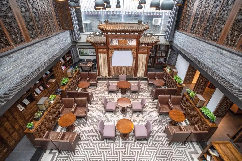 شيشاهاي شادو آرت بيرفورمانس هوتل