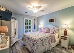 Pawelys Pearl Condo in True Blue Beach Decor Family Friendly 79D - Pawleys Island - Bedroom