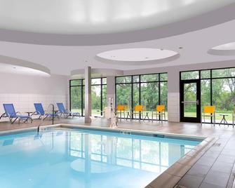 Fairfield by Marriott Inn & Suites Norfolk - Norfolk - Pool