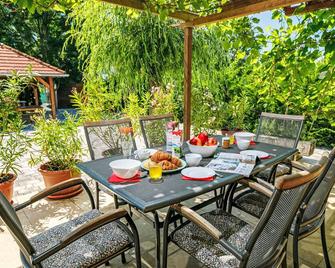 Holiday Home Horvath by Interhome - Ábrahámhegy - Patio