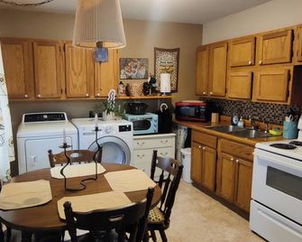 Button's Apartment-Cozy vintage-style 2-bedroom place in historic Batesville - Batesville - Kuchyň