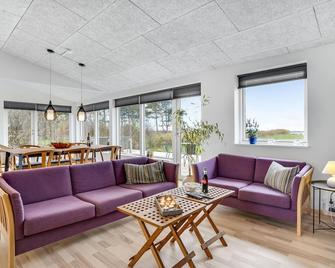 4 Bedroom Gorgeous Home In Føllenslev - Føllenslev - Sala de estar