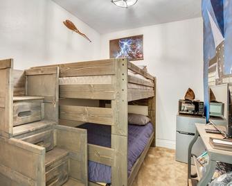 Merlin's Bunkhouse at the Ore House Inn - New Castle - Habitación
