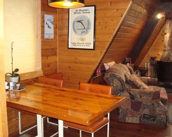 The Wuedenknipple - Bessemer - Dining room